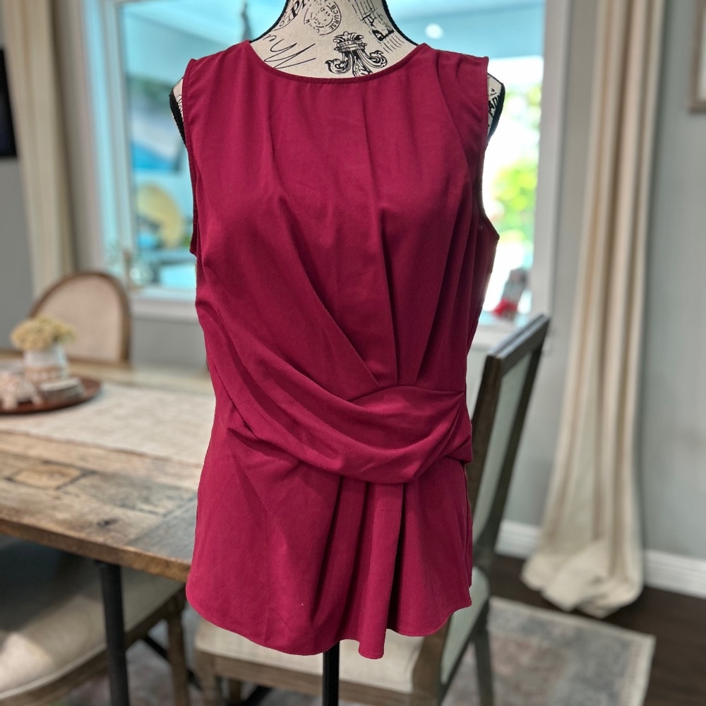 Ann Taylor Sleeveless Draped Shell Top in Burgundy